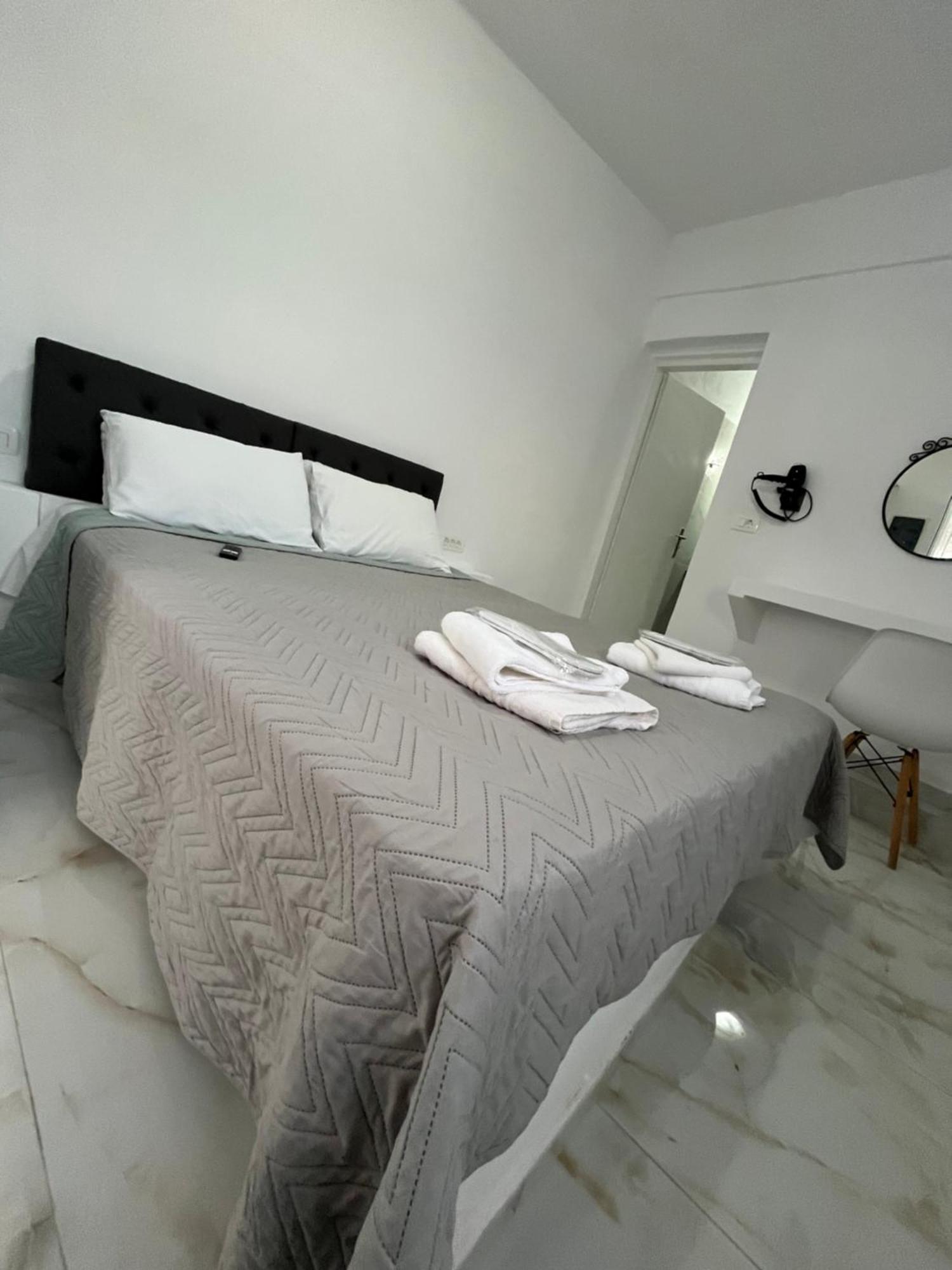 Stella Nomikou Apartments Firostefani Exteriör bild