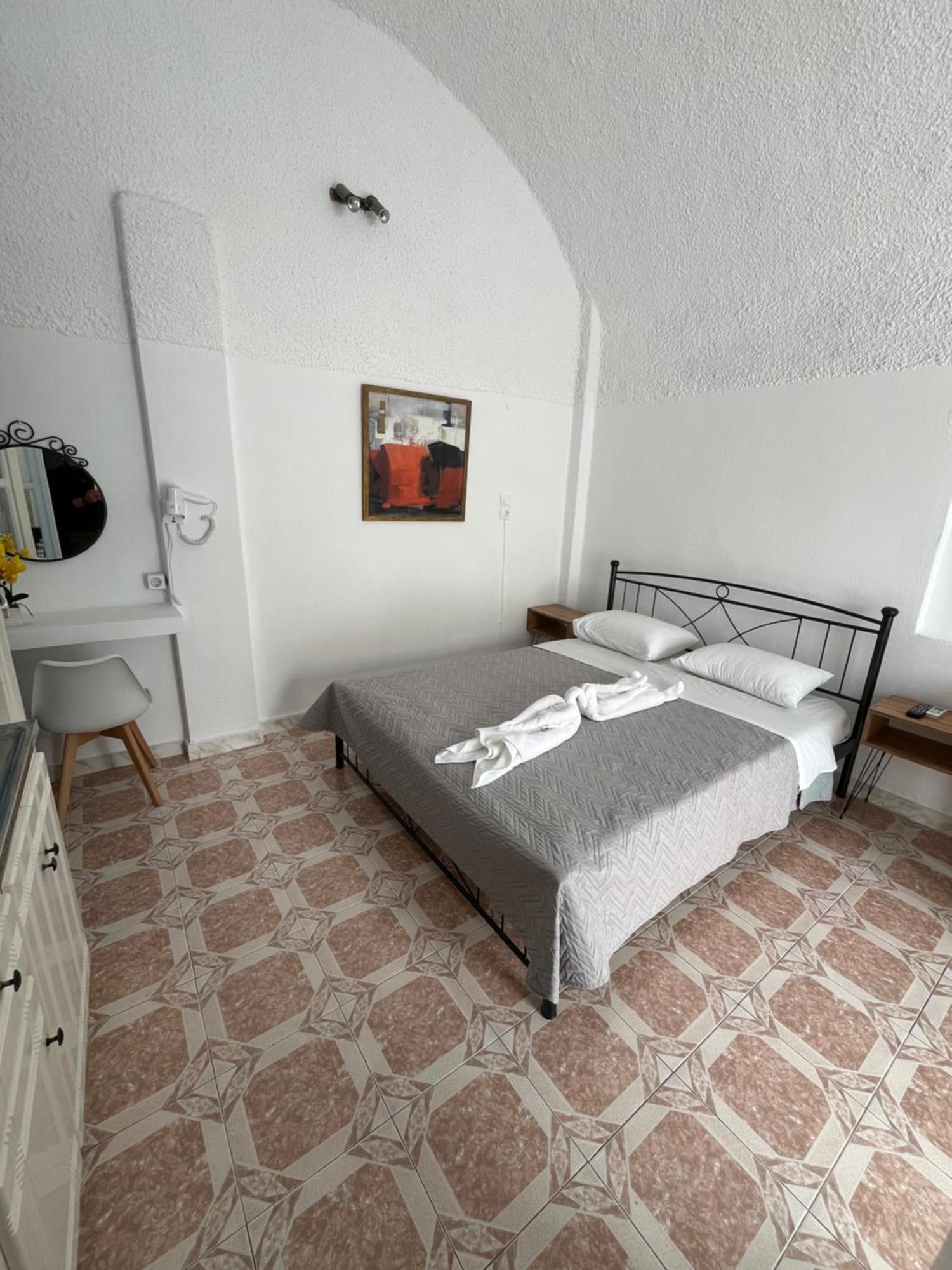 Stella Nomikou Apartments Firostefani Exteriör bild